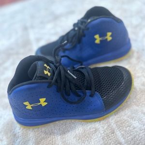 Under Armour shoes, youth boys 3Y